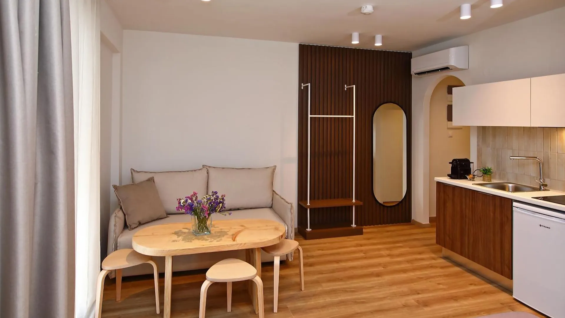 Local Suites - Nea Moudania Chalkidiki 0*,  Grécia