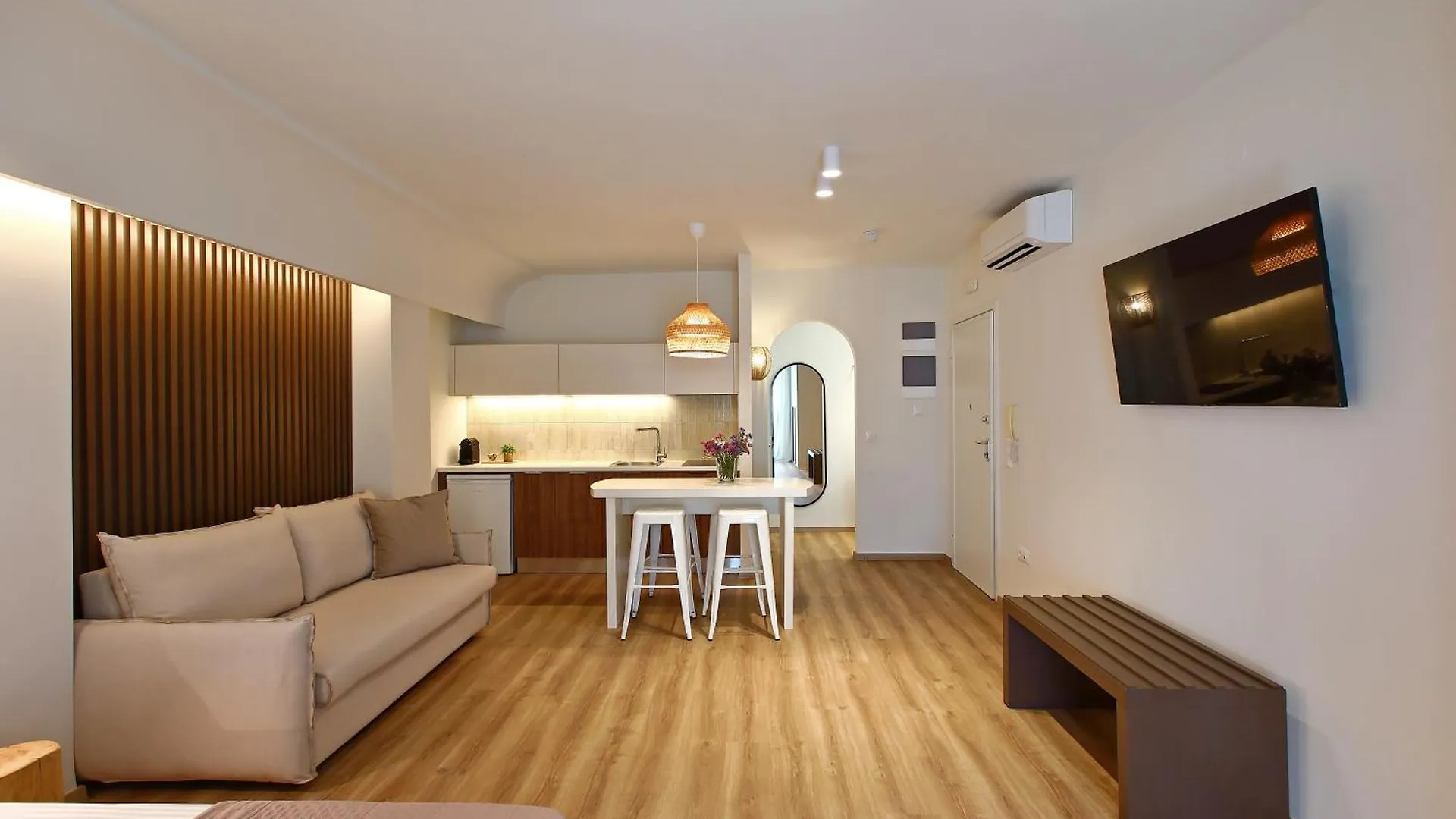 Daire Local Suites - Nea Moudania Chalkidiki